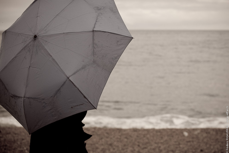 2011121210-Parapluie Etretat