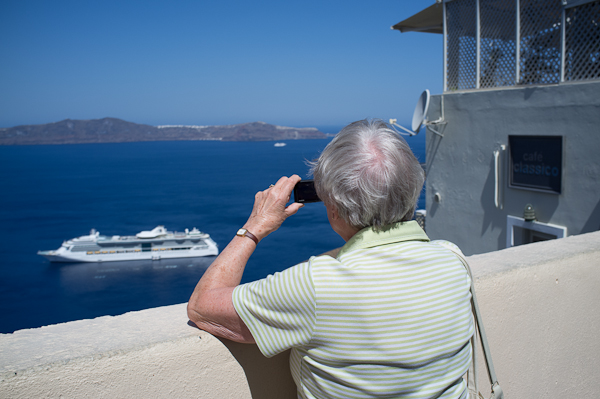 Touriste à Santorin