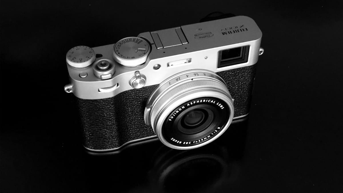 Fuji X100V : Sortie de boîte